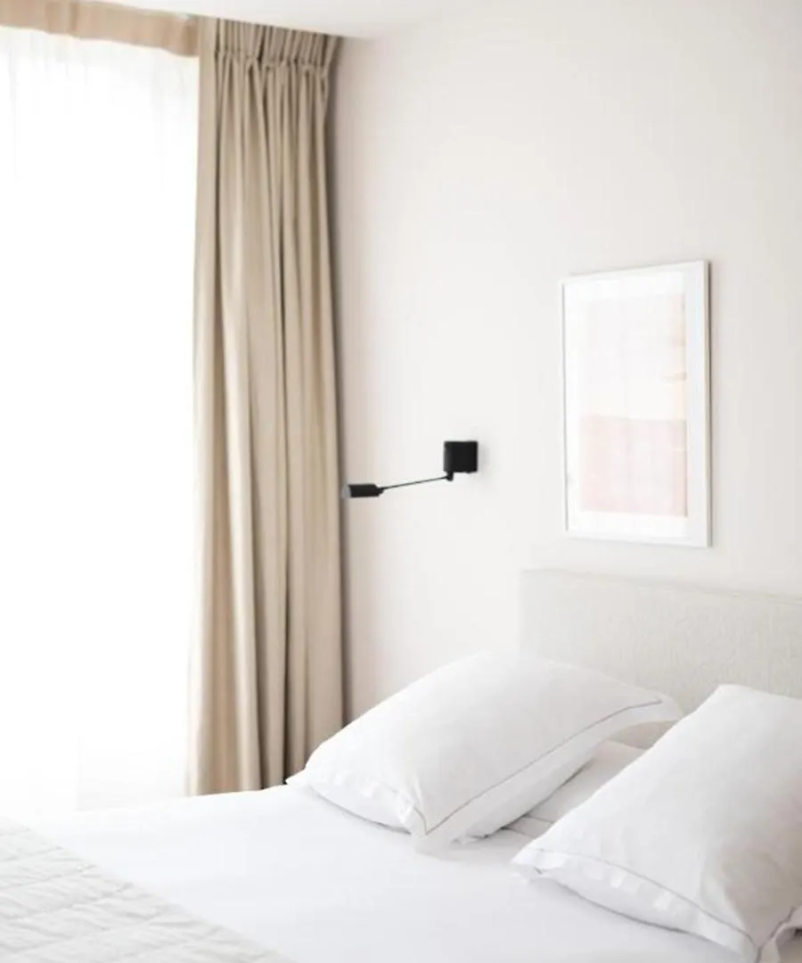 Nell Aparthotel 4*